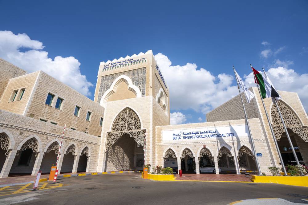 «خليفة الطبية» تعالج طفلة مصابة بشكل عدواني من اللوكيميا