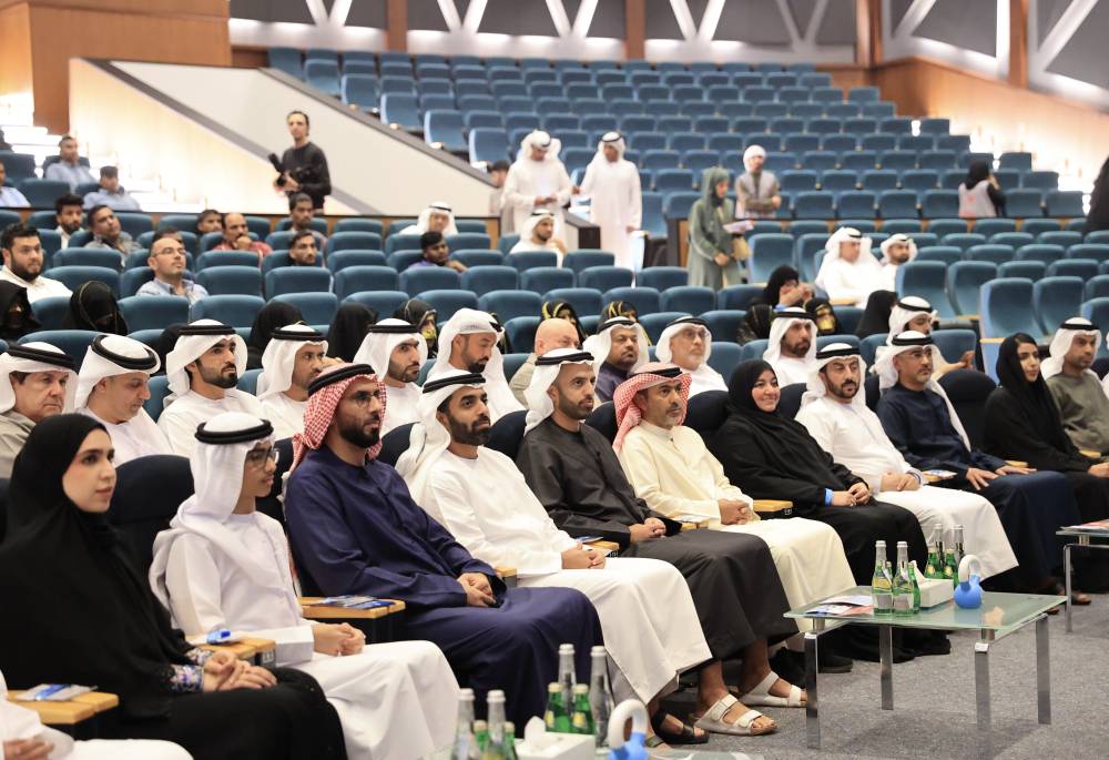 محمد بن سعود مع الحضور وفريق الألعاب