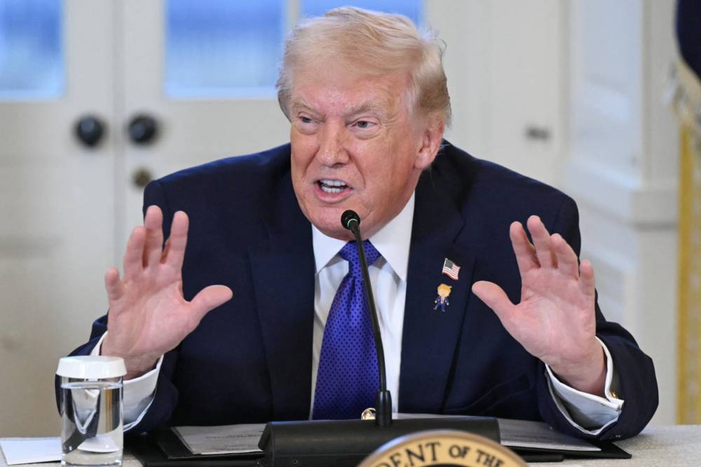 ترامب يطالب بسقف 10% لفائدة بطاقات الائتمان لمدة عام