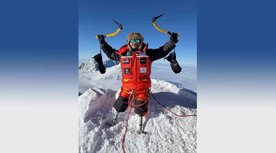 ماغار على قمة جبل فينسون في القارة القطبية الجنوبية