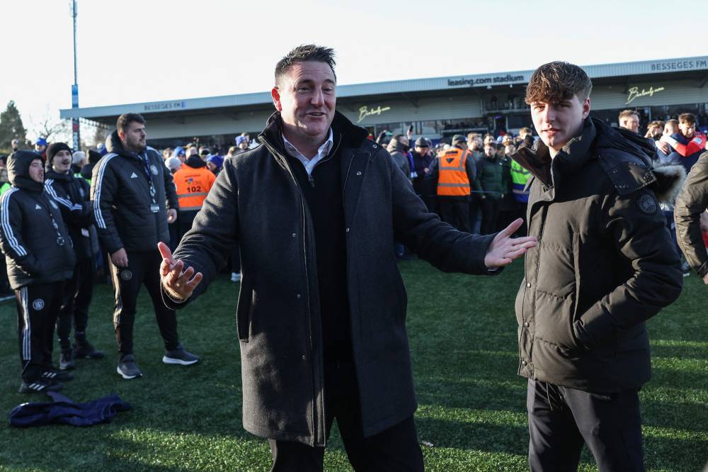 مالك ماكلسفيلد يحتفل بالمعجزة