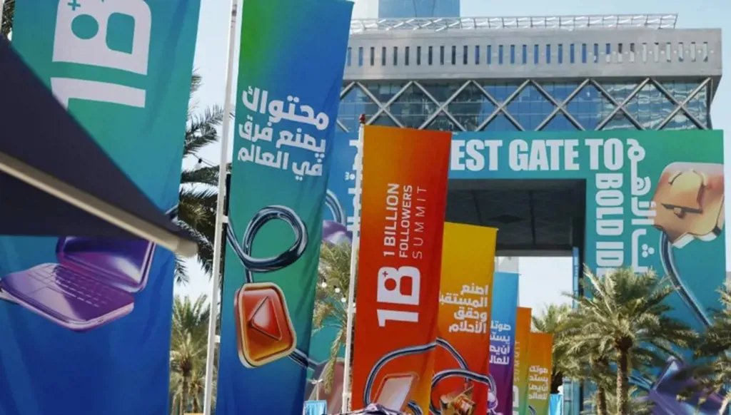 «صناعة المحتوى بين القيمة والتريند».. من ينتصر في معركة «اللايكات»؟