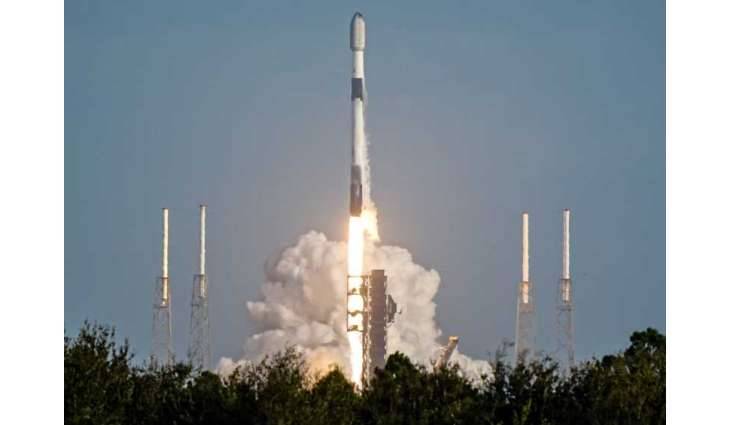 صاروخ «فالكون 9» أثناء الإطلاق 