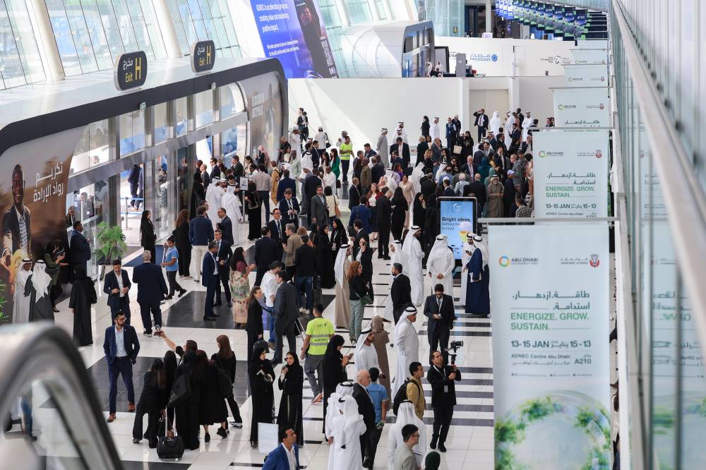 «أبوظبي للاستدامة» يجمع الكبار خدمة للبشرية