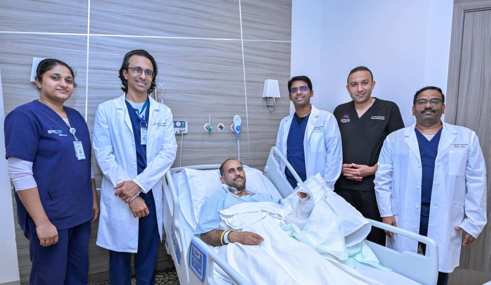 جراحة معقدة بمدينة «برجيل الطبية» تعيد زراعة يد مبتورة