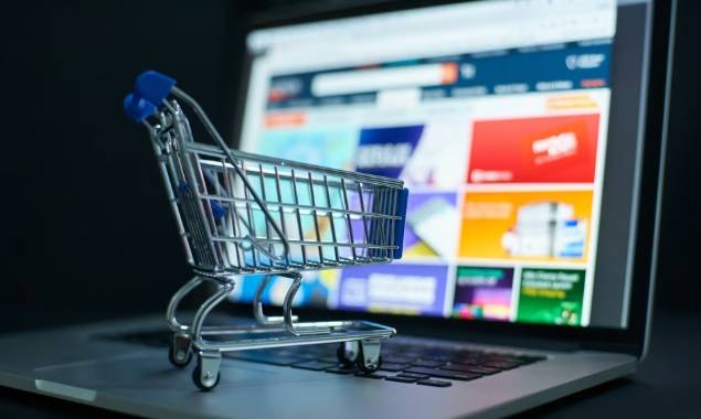 مراهق يسرق نصف مليون دولار بحيلة «استرداد الأموال»