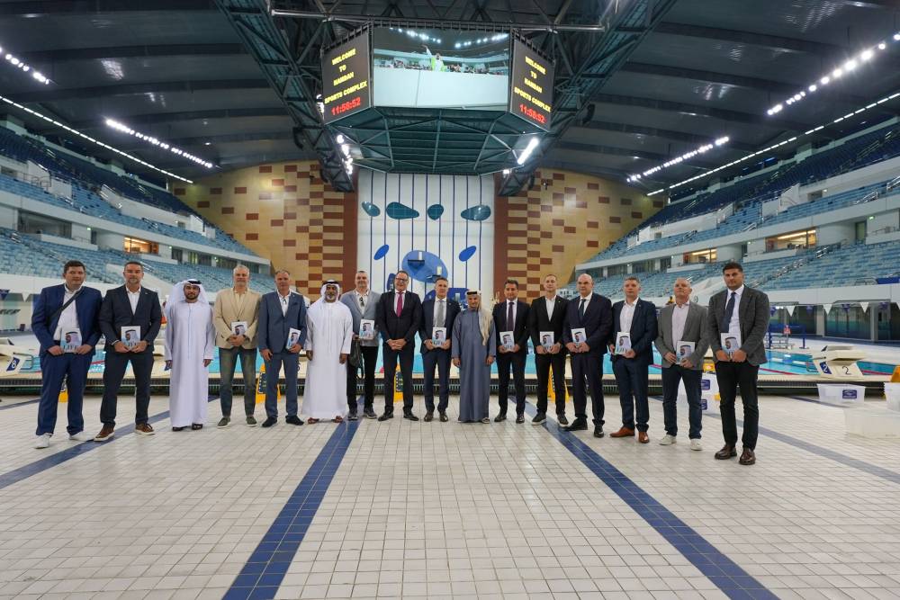 سعيد حارب يتوسط الوفد الكرواتي الزائر