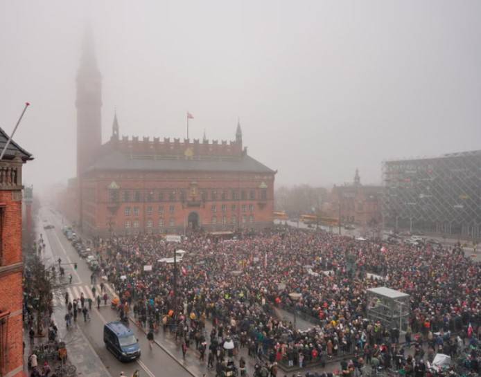 متظاهرون في الدنمارك يدعمون غرينلاند بعد تهديد ترامب بالاستيلاء عليها