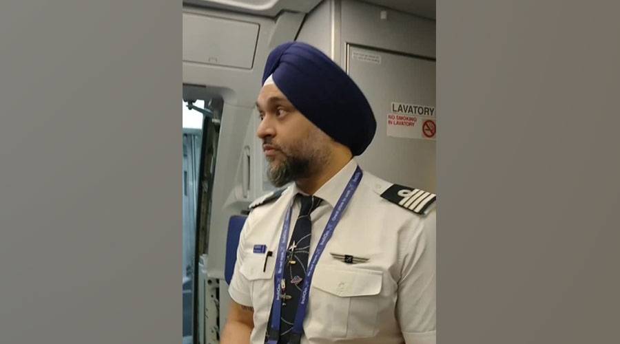 «والدكِ هو الكابتن».. طيار يفاجئ ابنته برسالة مؤثرة