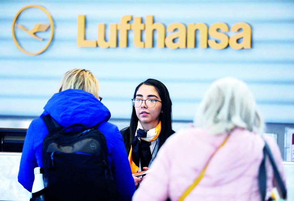 «لوفتهانزا» تحظر استخدام البطاريات المحمولة أثناء الرحلات