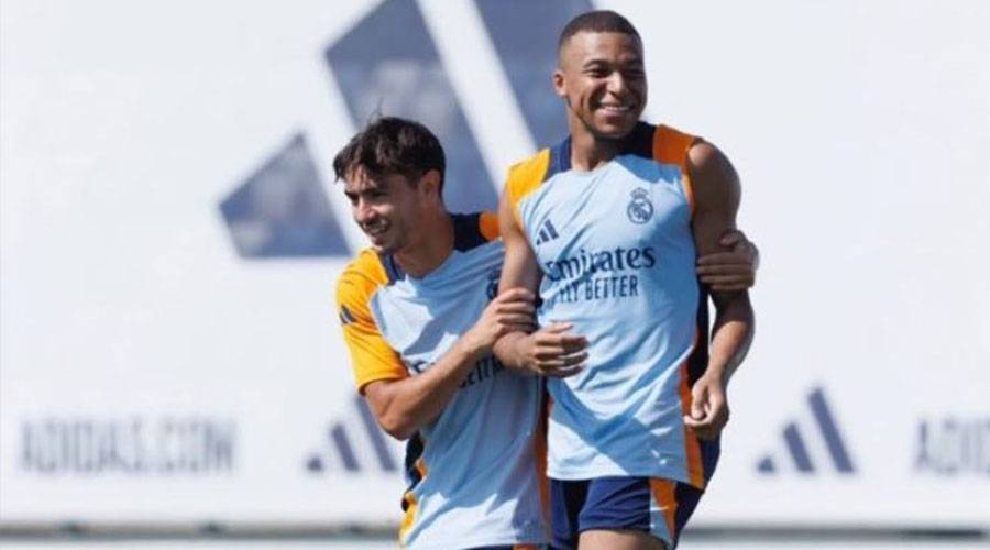 مبابي يكشف رأيه في ركلة جزاء دياز وكواليس «السر» مع حكيمي