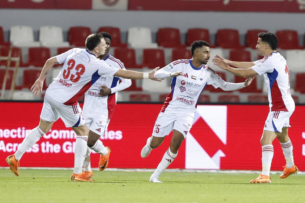 دوري ادنوك للمحترفين الشارقة وكلباء ملعب الشارقة تصوير يوسف الامير