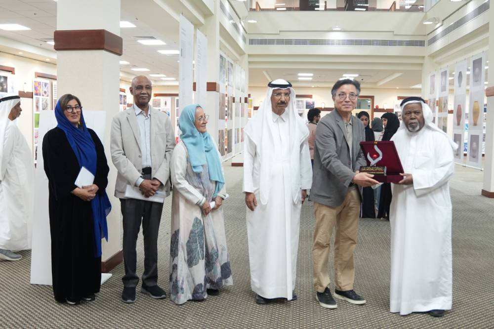 محمد المر وبلال البدور ومجموعة من الفنانين