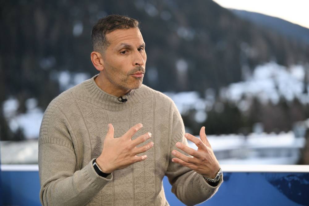 خلدون المبارك خلال المقابلة مع تلفزيون «بلومبيرغ»