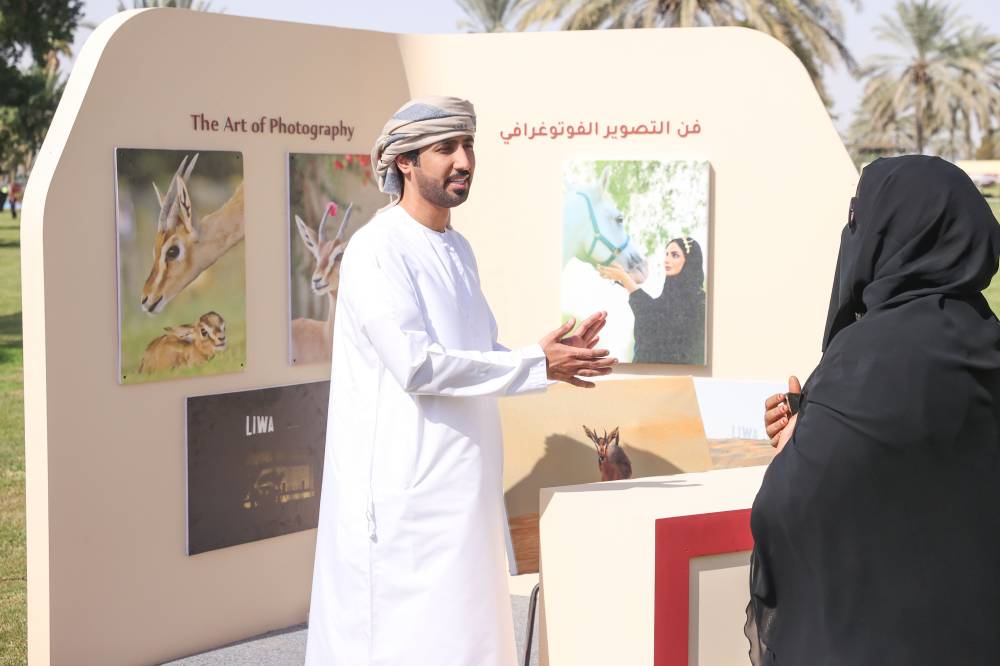 جانب من ركن الفنون في المهرجان 