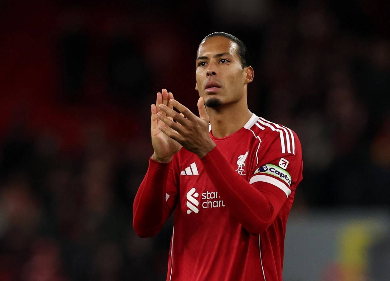 «قلة احترام».. فان دايك ينتقد سؤالاً لسلوت عن مدرب ريال مدريد