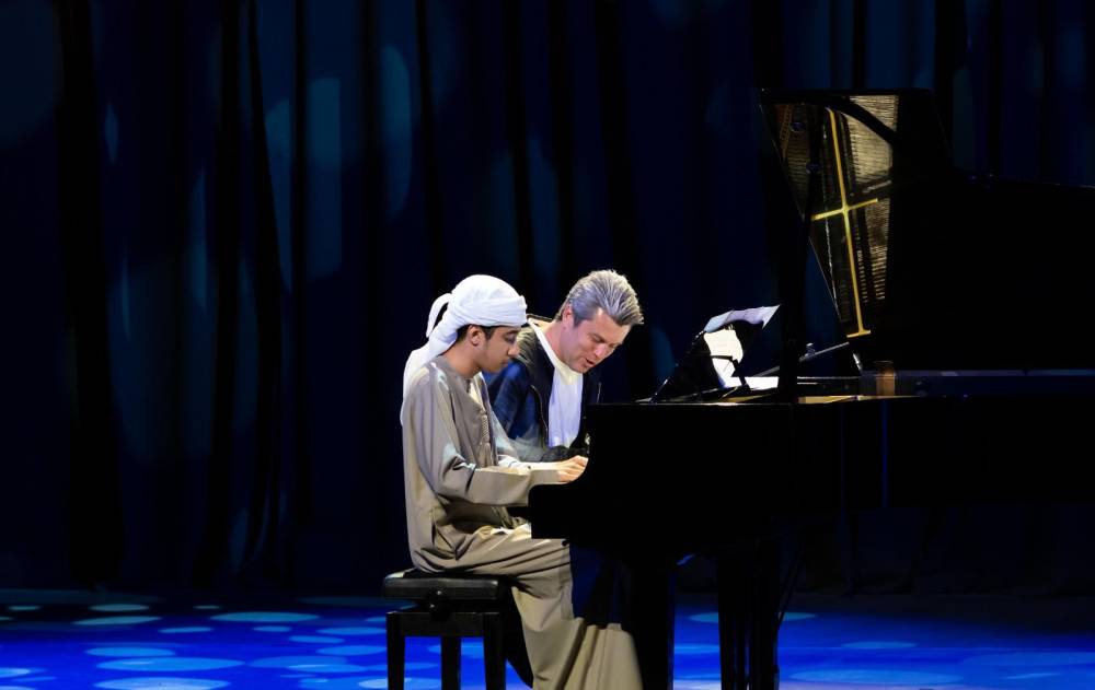 يفغيني خمارا وأحمد الهاشمي يعزفان في الأمسية