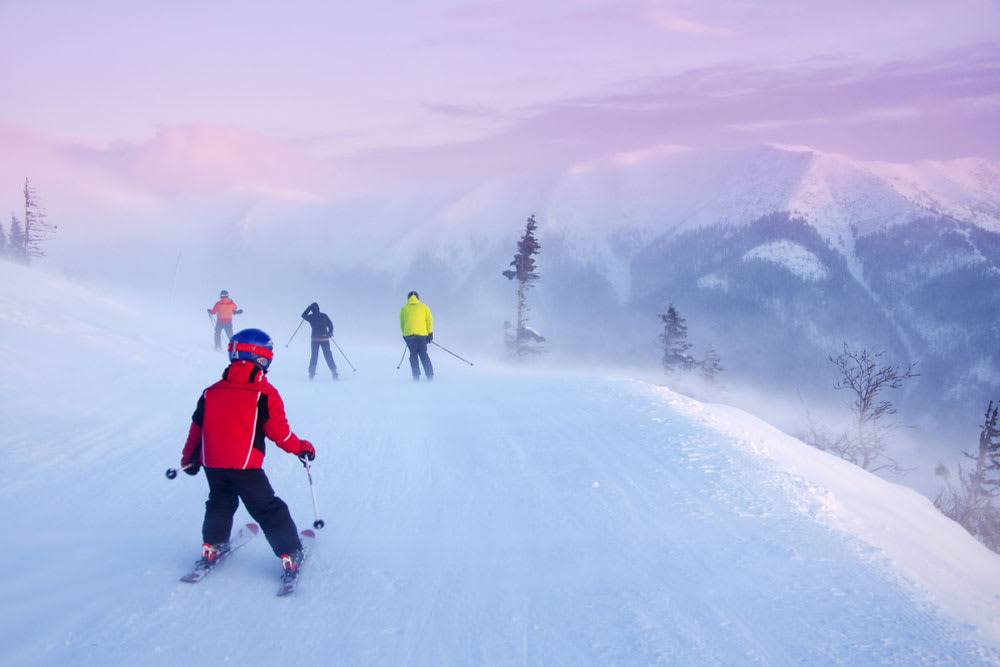 «كأنها بركة».. تساقط الثلوج في كابول يثير البهجة بين السكان