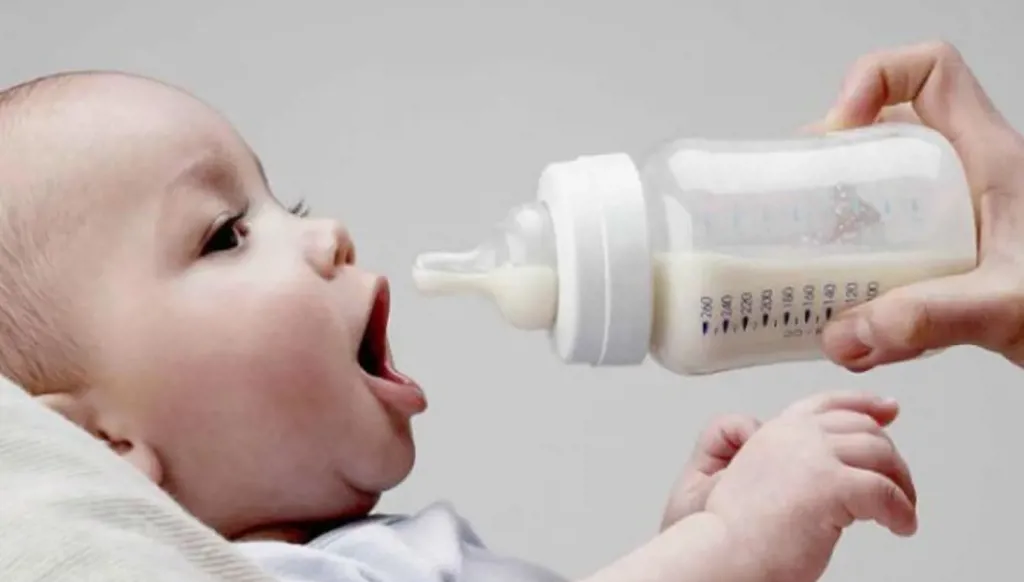 فرنسا تحقق في وفاة رضيعين بعد تناولهما حليب أطفال