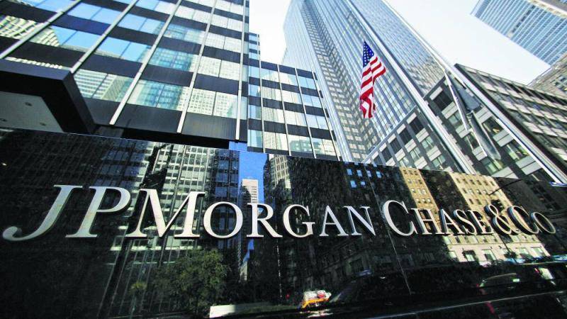 ما فرص نجاح دعوى ترامب ضد «جيه. بي مورجان» بعد إغلاق حساباته؟