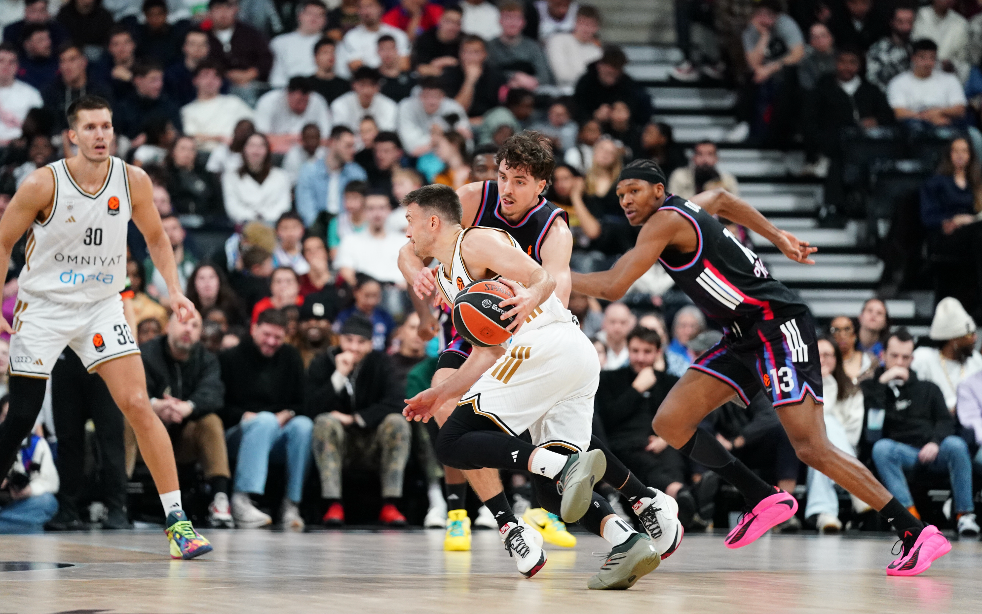 انتصار ساحق لـ«دبي لكرة السلة» على باريس في اليوروليج