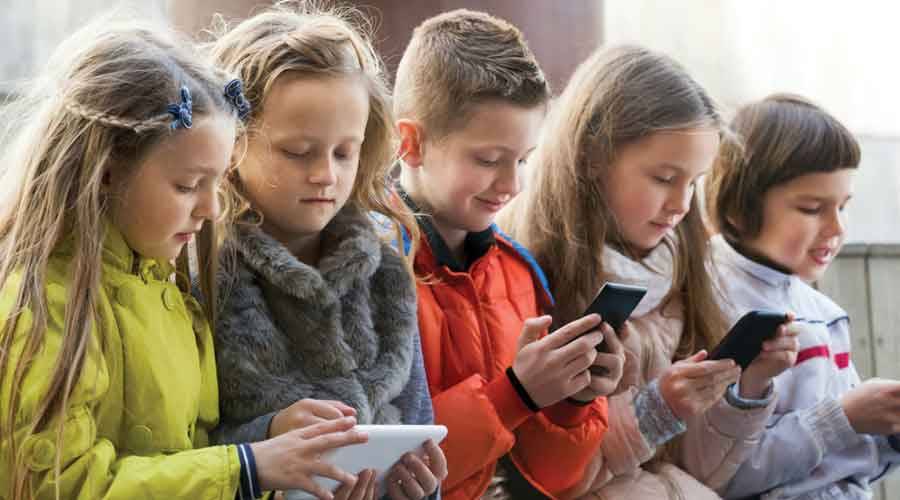 إجراءات مصرية لحماية الأطفال رقمياً