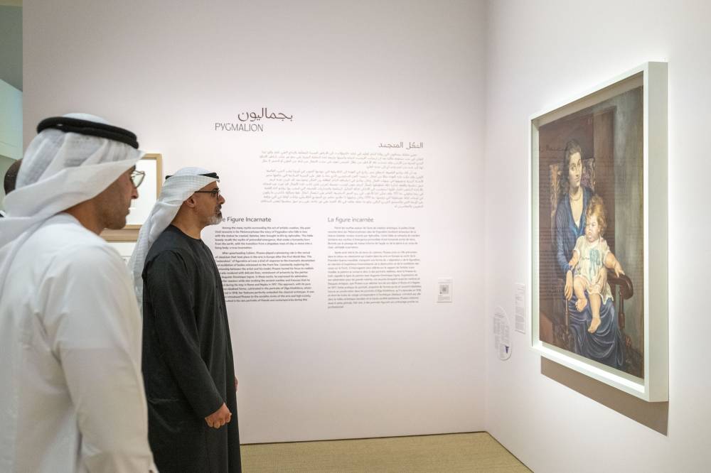 خالد بن محمد بن زايد يزور المعارض الموسمية في «اللوفر أبوظبي»