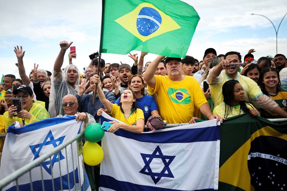 متظاهرون لدعم بولسونارو يحملون أعلام إسرائيل