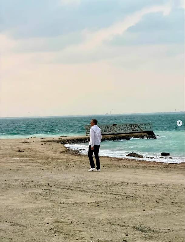 بوب إيغر متجولاً 