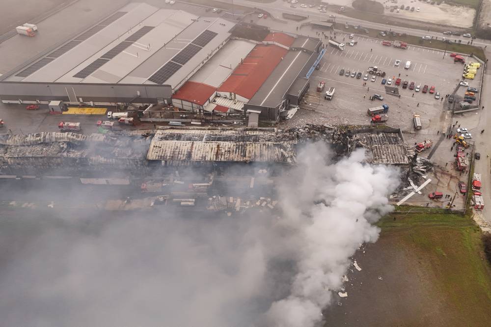 وفاة 4 إثر حريق بمصنع للبسكويت في اليونان