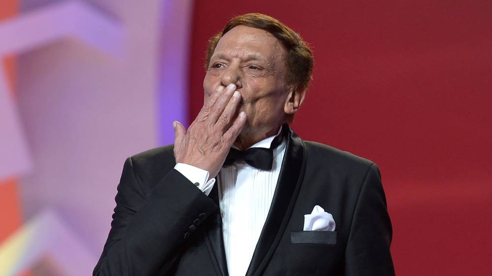 نقيب الممثلين يكشف حقيقة تعرض عادل إمام لوعكة صحية