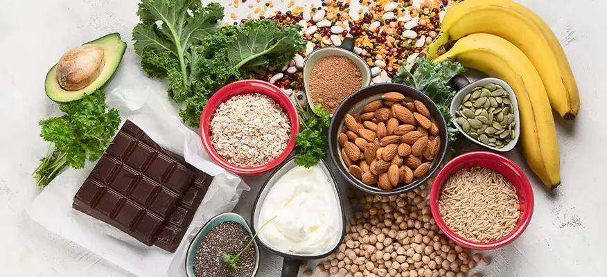 ليست الكافيين فقط.. مفاجأة عن 7 أطعمة صحية تدمر جودة نومك إذا تناولتها ليلاً