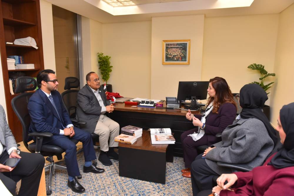 د.عبد العزيز المسلم خلال الزيارة 