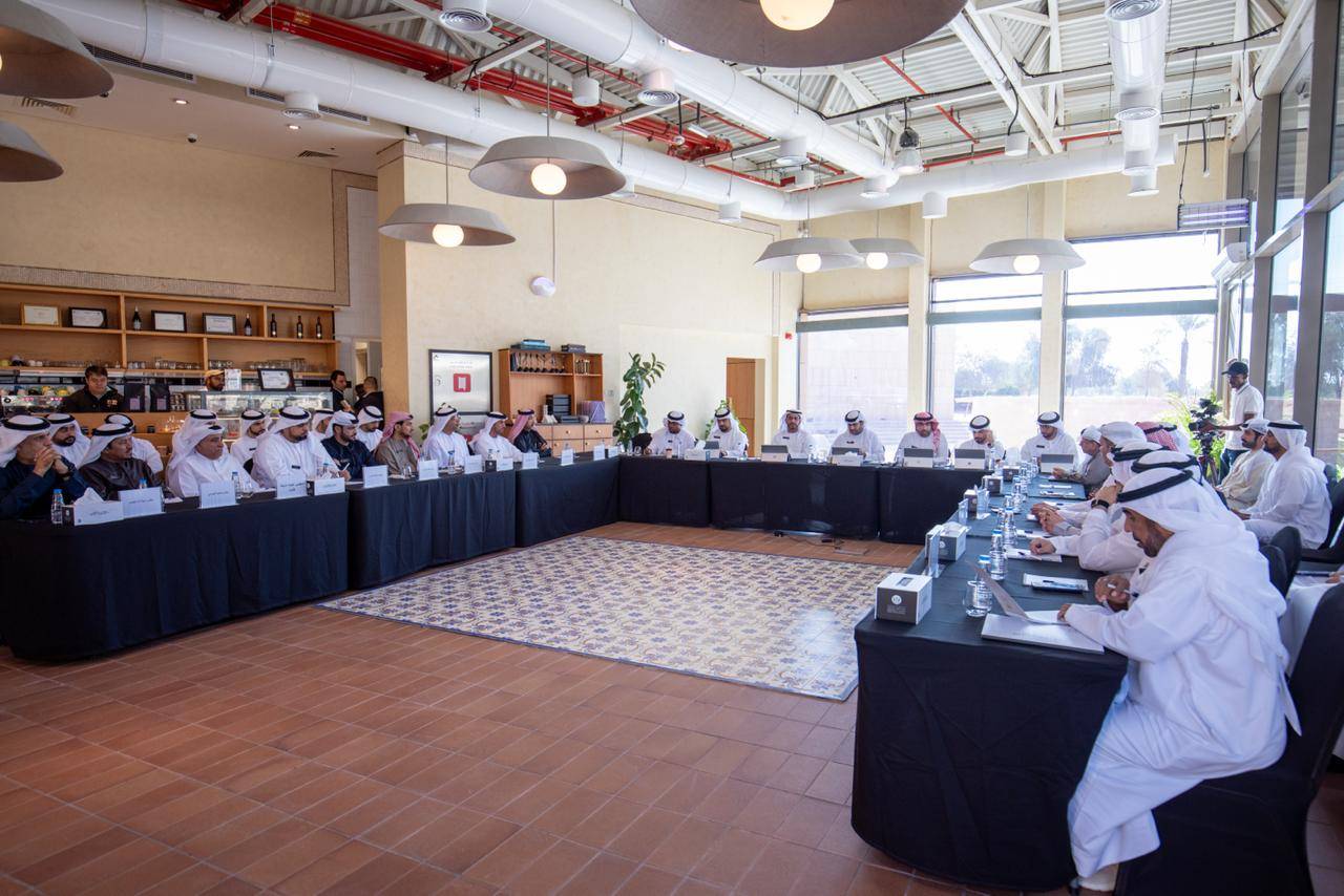 «شؤون الضواحي» تعقد اجتماعاً مع رؤساء المجالس