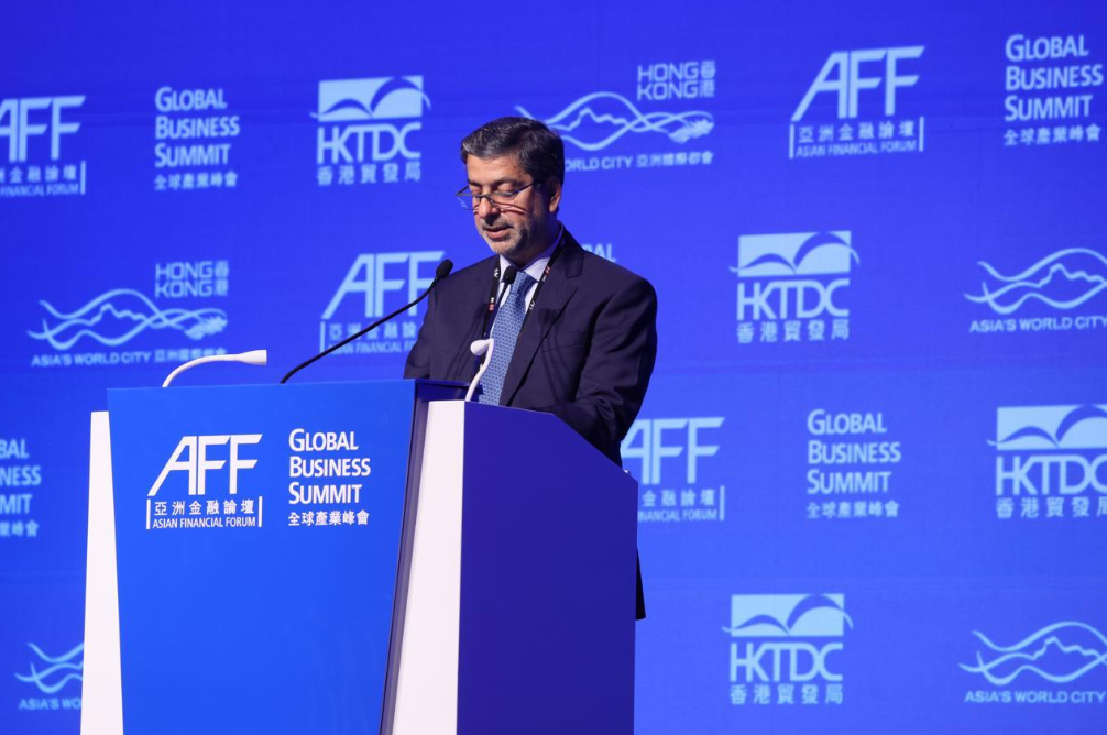 يونس الخوري خلال إلقاء كلمته