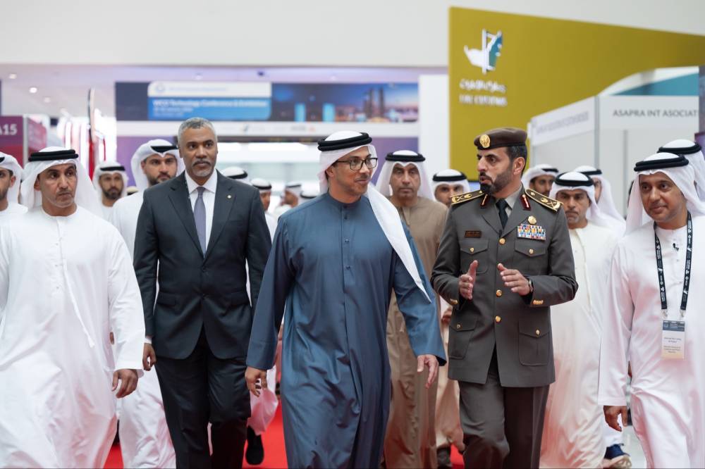 منصور بن زايد: الذكاء الاصطناعي يعزز كفاءة الجمارك