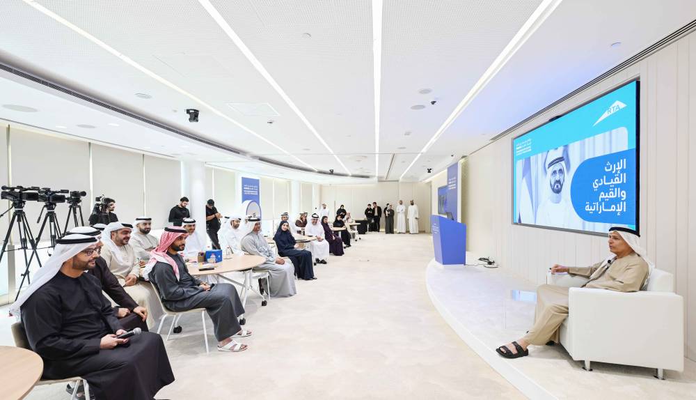 ماذا فعل محمد بن راشد عند اكتشاف خطأ في المرحلة التجريبية لـ«ترام دبي»؟ (فيديو)