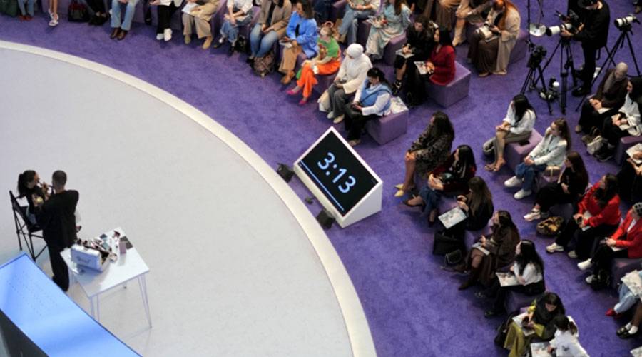 اليوم الثاني في «دبي مول للموضة» بين الذكاء الاصطناعي وشاروخان