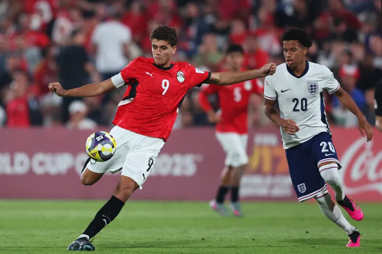 برشلونة يتعاقد مع مهاجم الأهلي الشاب حمزة عبد الكريم