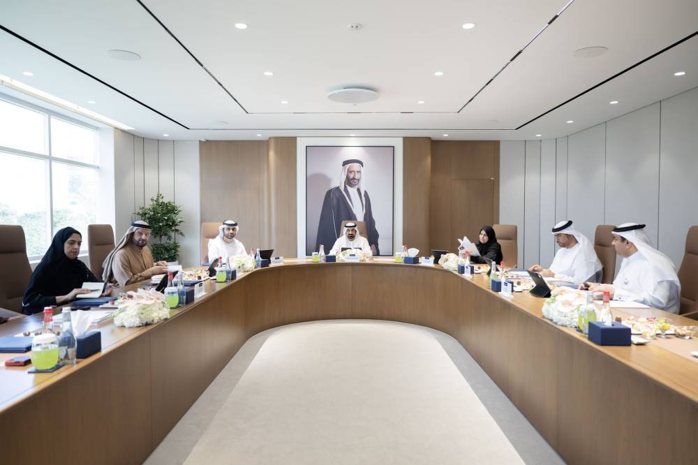 «دبي الصحية» تستعرض إنجازاتها وتبحث الارتقاء بمشاريعها