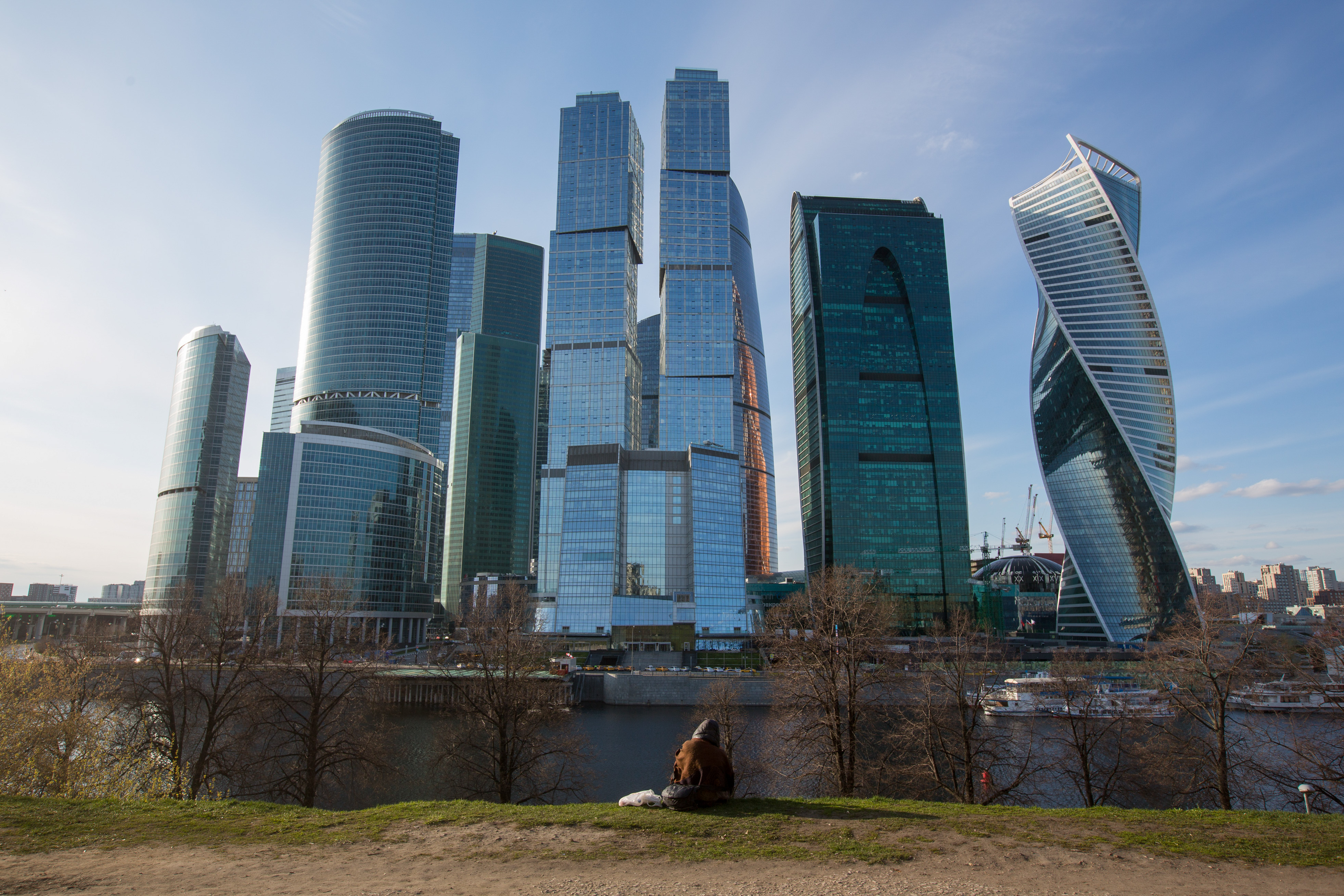 ناطحات سحاب في مركز موسكو الدولي للأعمال على ضفة نهر موسكو (أرشيفية)