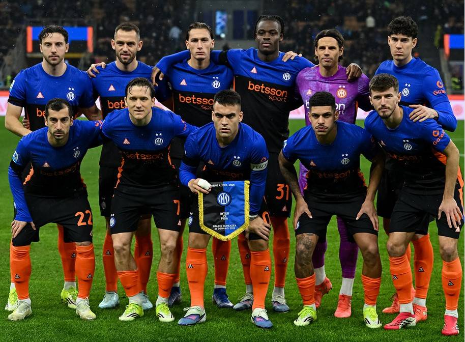 إنتر ميلان يعزز صدارته للدوري بثنائية أمام كريمونيزي