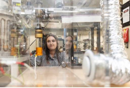 ليندا لوسوردو خلال إجراء أبحاث