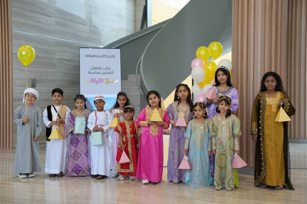 جميلة القاسمي تشارك أبناء «الشارقة للتمكين الاجتماعي» فرحة «حق الليلة»