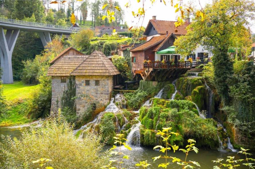 «راستوك» الكرواتية.. قرية مذهلة على 23 شلالاً