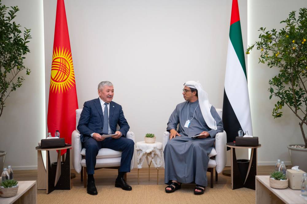 منصور بن زايد يبحث آفاق التعاون مع رئيس مجلس وزراء قيرغيزستان