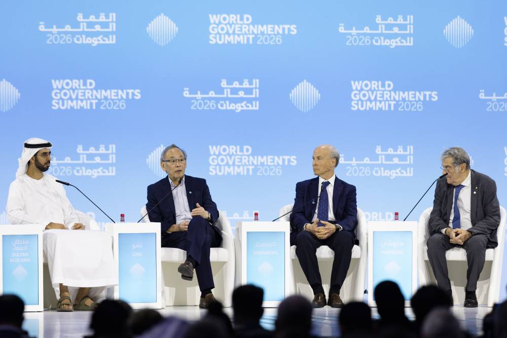 فائزون بـ«نوبل»: العلماء يجب أن يكونوا على طاولة الكبار