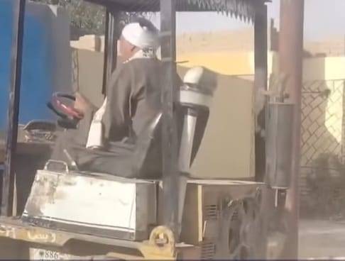 يهدم منزل ابنته لرفضها الإقامة معه.. والشرطة المصرية تضبطه