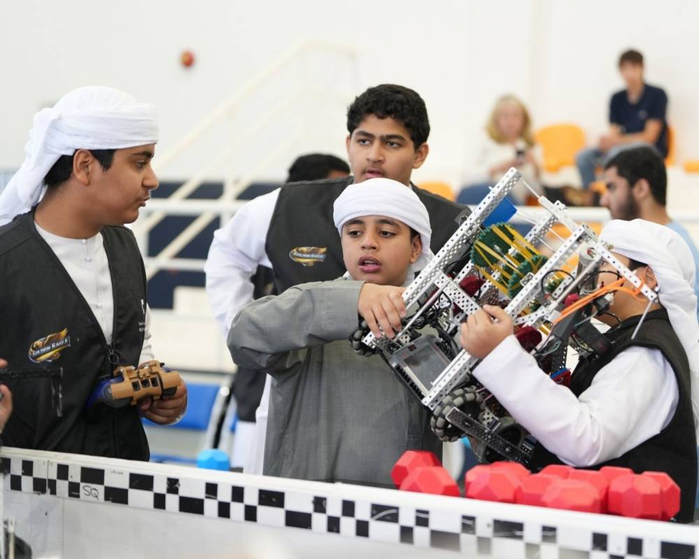 «ربع قرن للعلوم والتكنولوجيا» يعلن الفائزين في منافسات روبوتات «VEX»