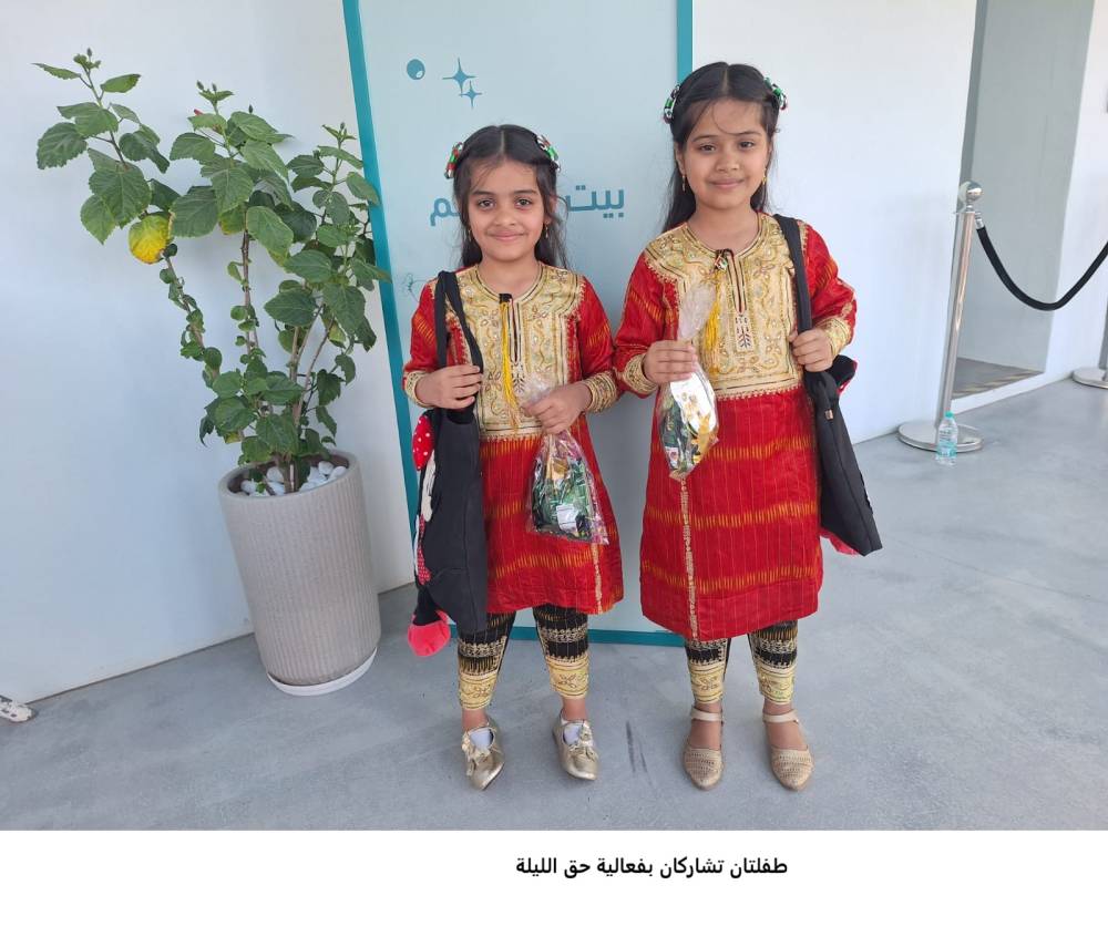طفلتان مشاركتان في الاحتفال